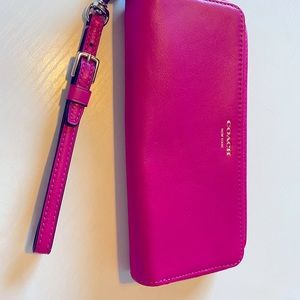 NEW! Coach wristlet wallet… never used.